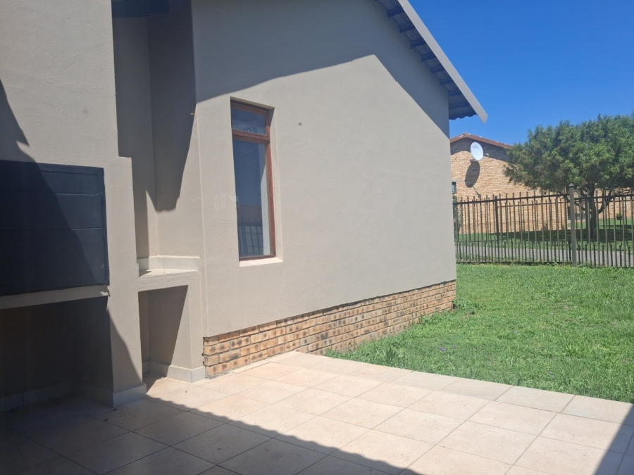 To Let 3 Bedroom Property for Rent in Hillside Free State